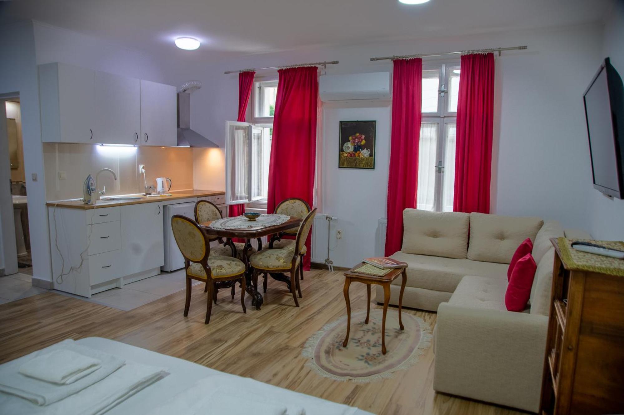 סרמסקי קרלובצ'י Apartman Centar מראה חיצוני תמונה