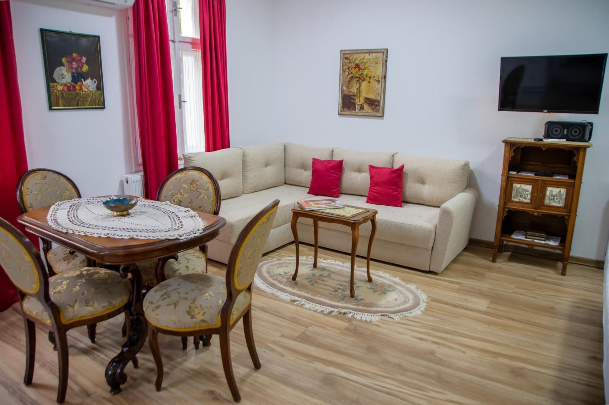 סרמסקי קרלובצ'י Apartman Centar מראה חיצוני תמונה