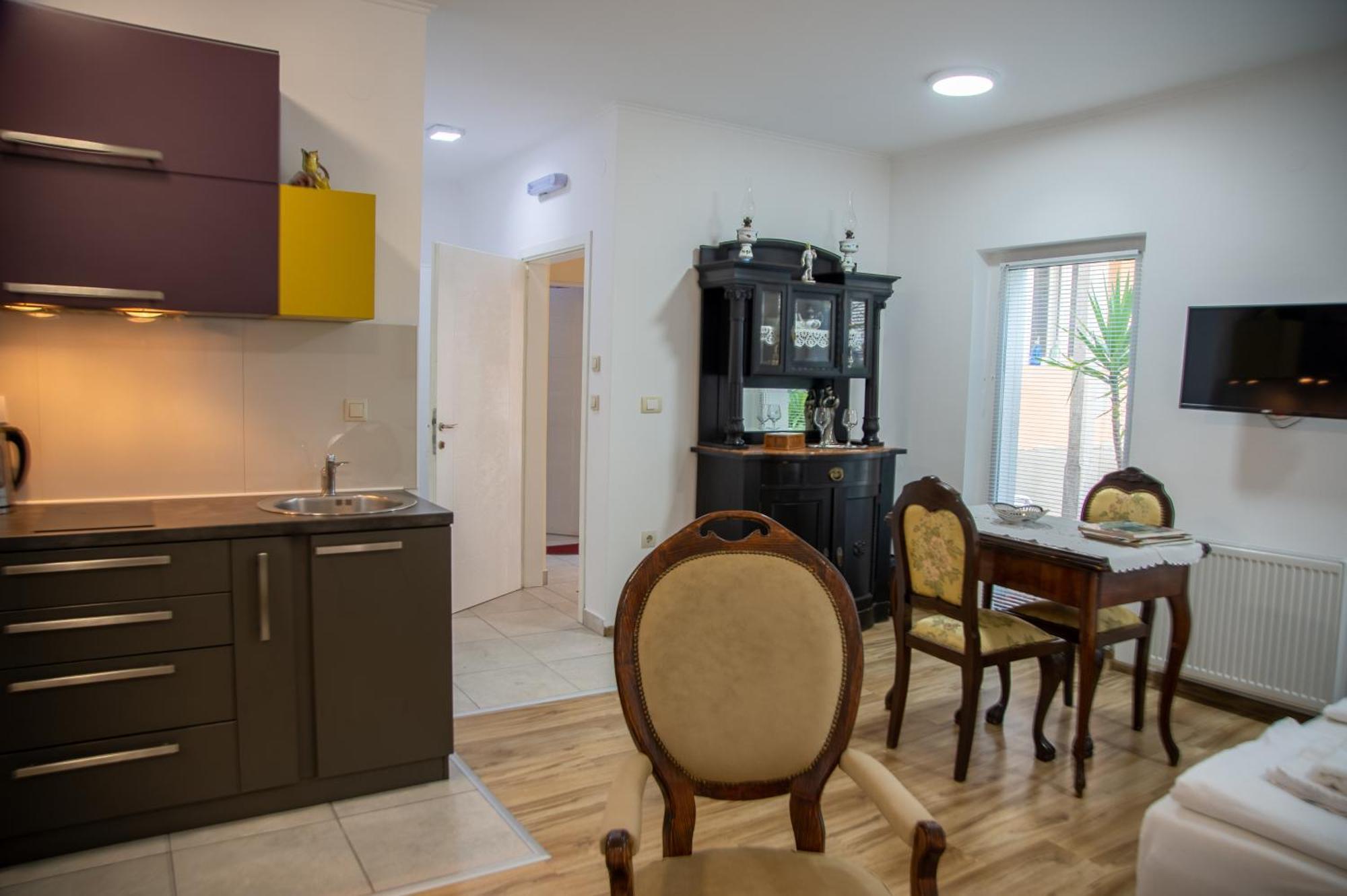 סרמסקי קרלובצ'י Apartman Centar מראה חיצוני תמונה